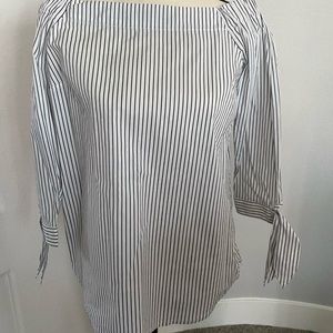 EUC 3/4 sleeve off shoulder shirt